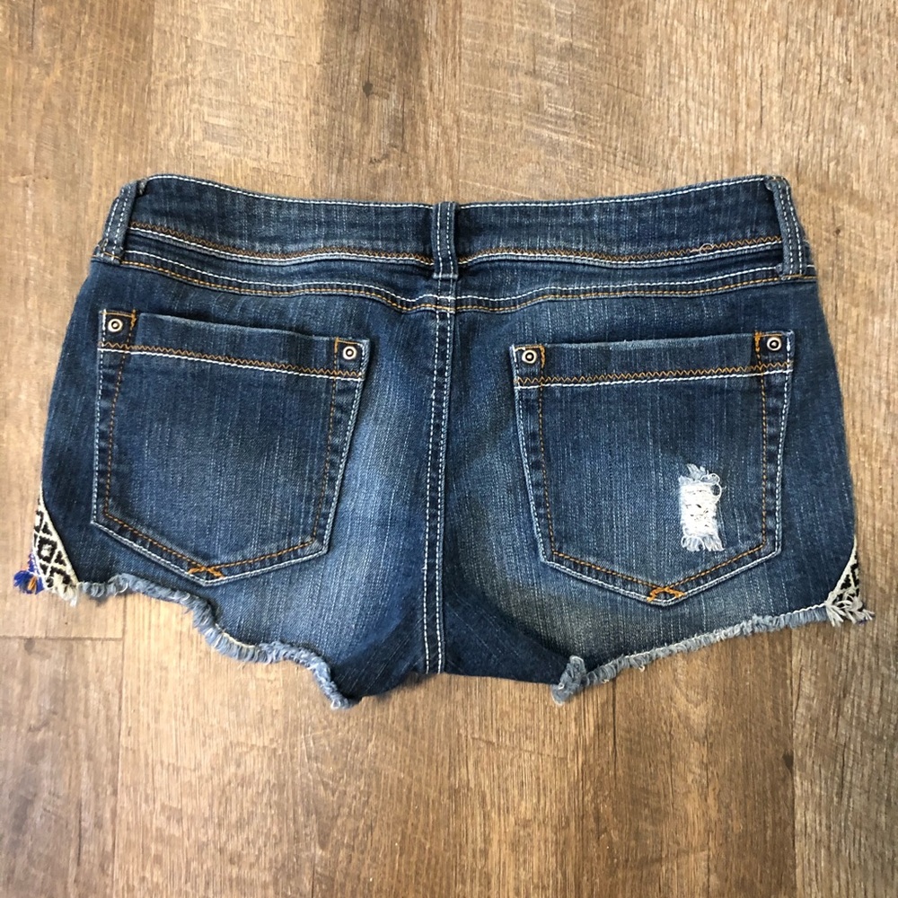 Shorts - Picture 2 of 3